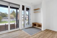 Mudroom Minimalis 2026: Cara Renovasi Area Transisi Rumah Biar Tidak Jadi Tempat Numplek Sepatu dan Barang