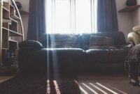 Aubergine Living Room 2026: Cara Menata Ruang Tamu Ungu Terong agar Terasa Hangat, Modern, dan Tidak Berlebihan