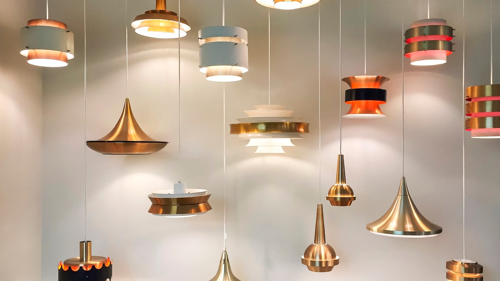 Layered Lighting untuk Kamar 2026: Cara Membuat Room Terasa Hangat, Fleksibel, dan Lebih Mahal