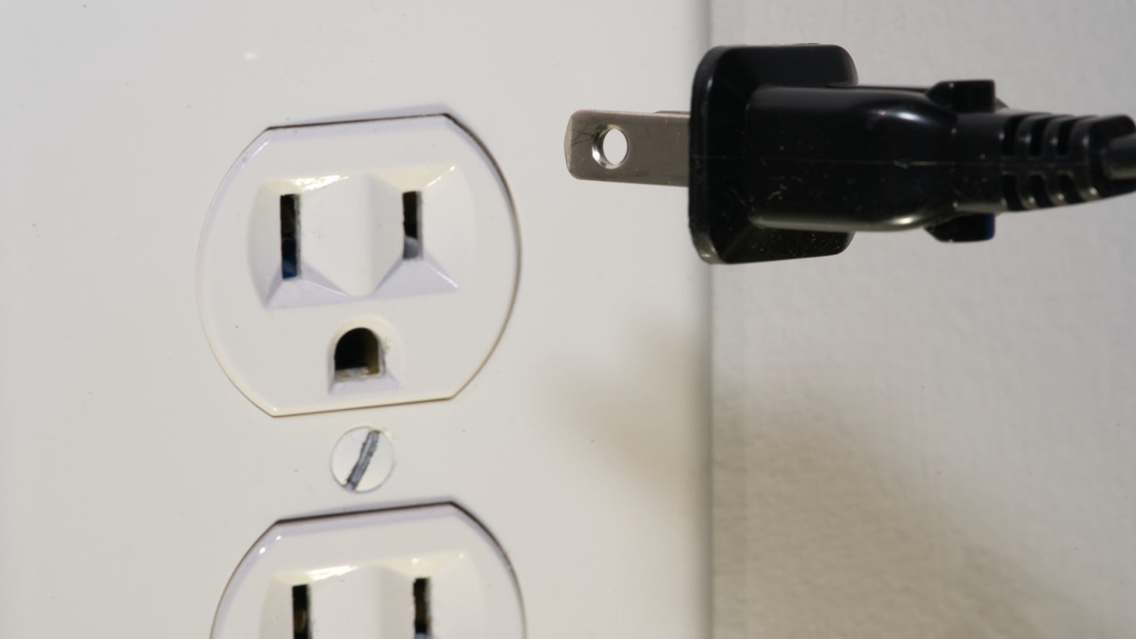 Outlet USB-C 65W untuk Rumah: Upgrade Home Electrical Kecil yang Terasa Besar di 2026