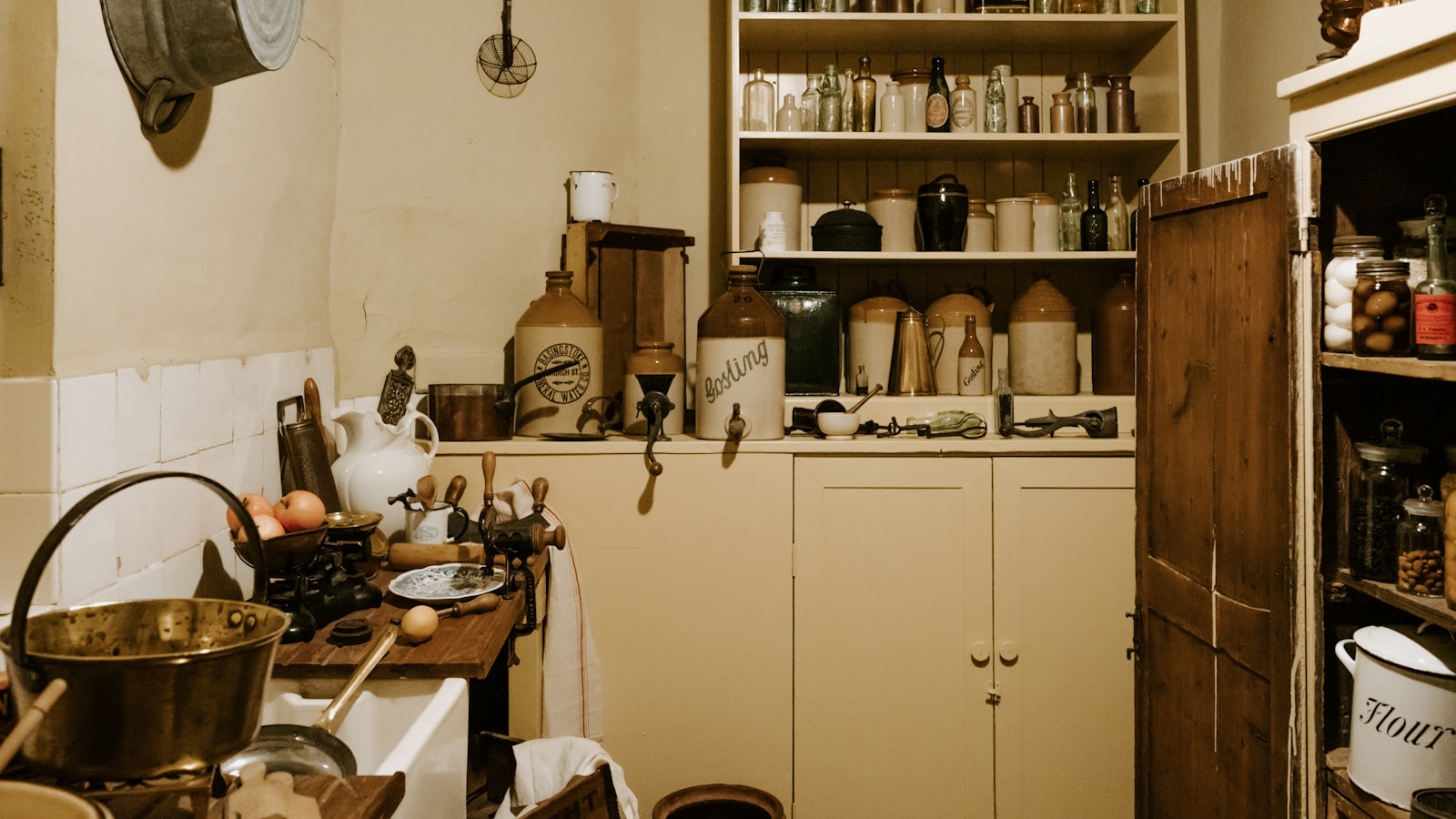 Renovasi Scullery Kitchen 2026: Cara Menambah Dapur Belakang yang Rapi, Fungsional, dan Nggak Bikin Rumah Terasa Sempit