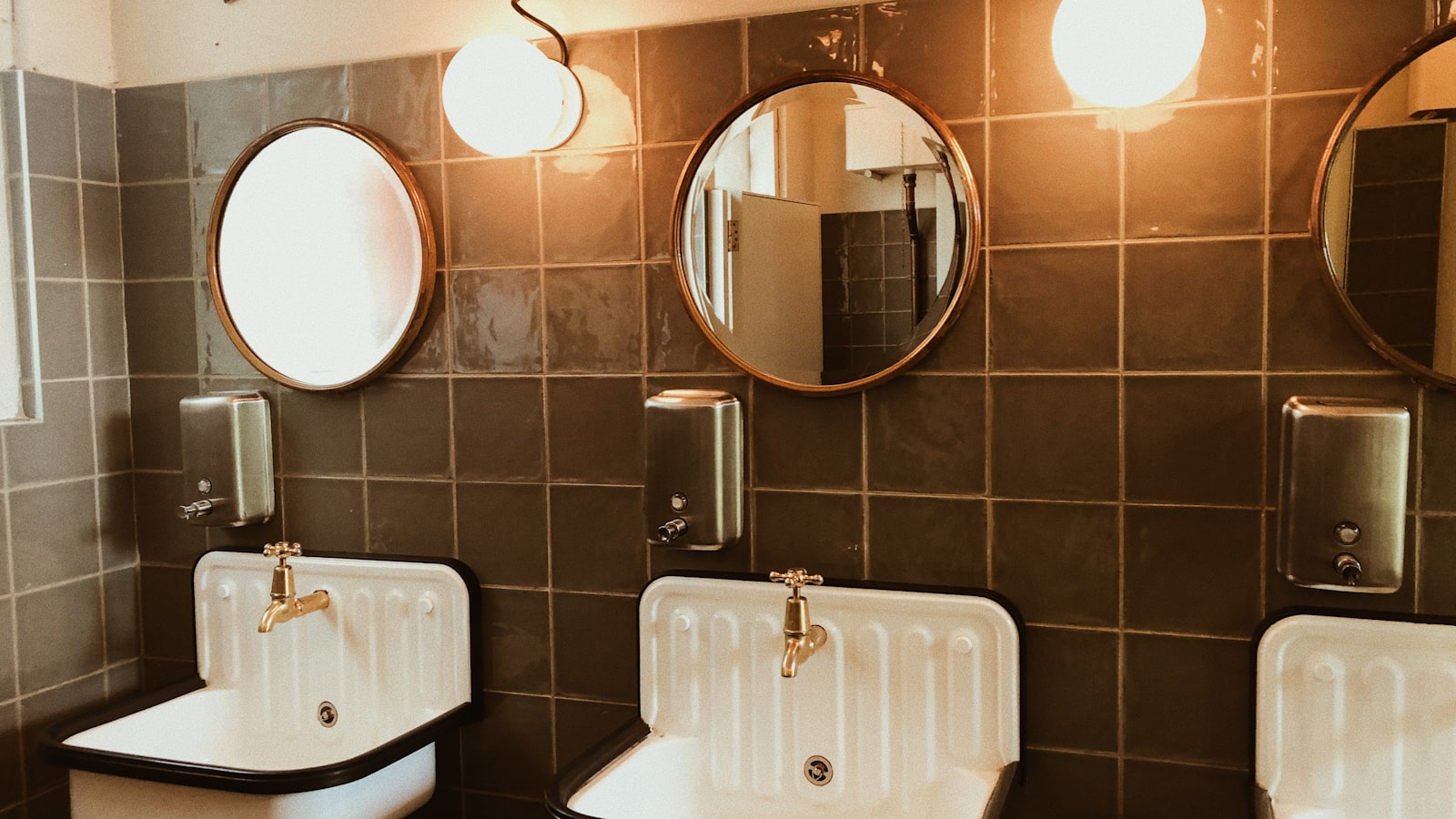 Renovasi Vintage Bathroom 2026: Cara Membuat Kamar Mandi Retro Terasa Segar, Fungsional, dan Tidak Ketinggalan Zaman