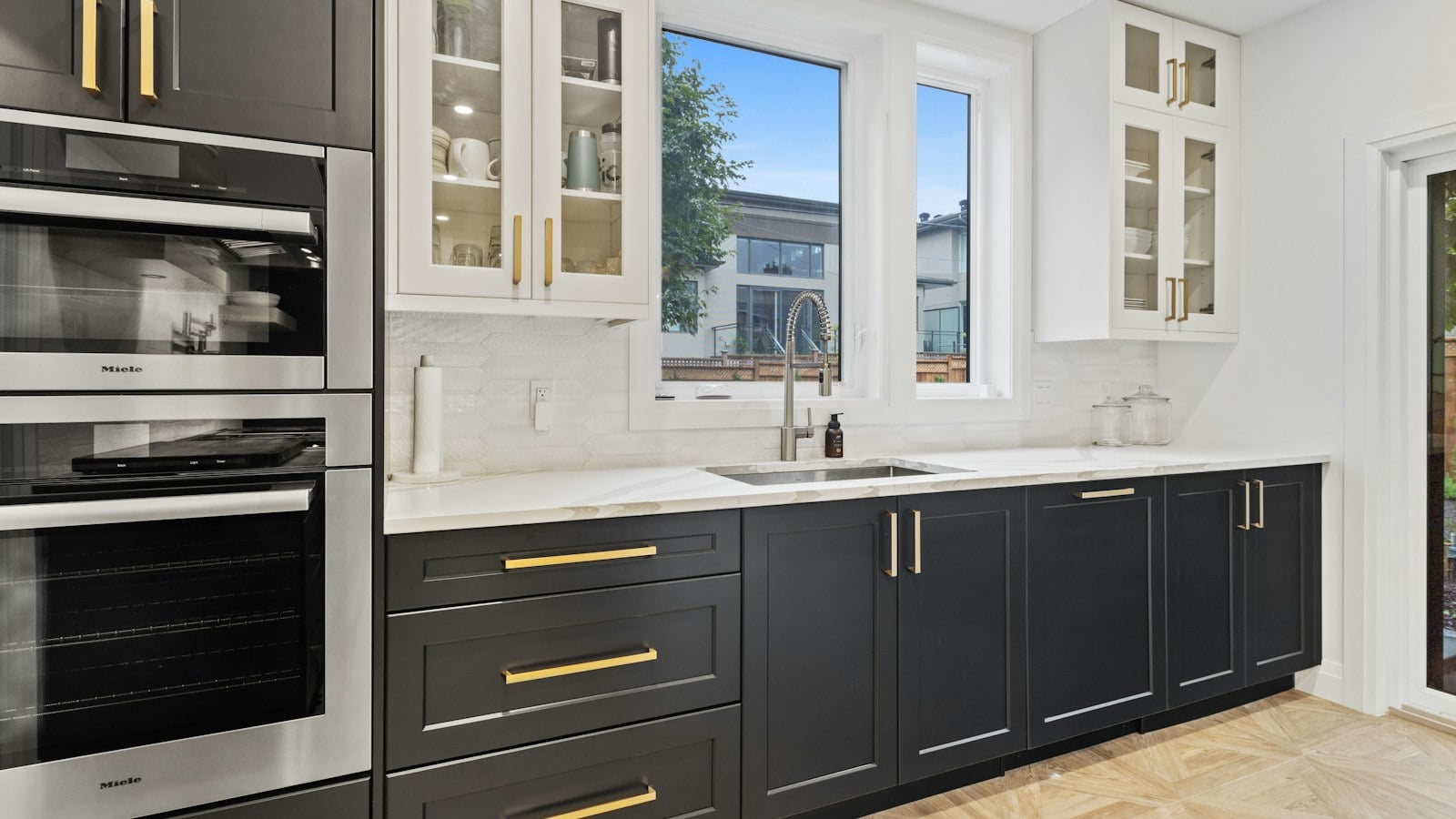 Scullery Kitchen 2026: Cara Membuat Dapur Kerja Tersembunyi yang Rapi, Efisien, dan Relevan untuk Rumah Modern